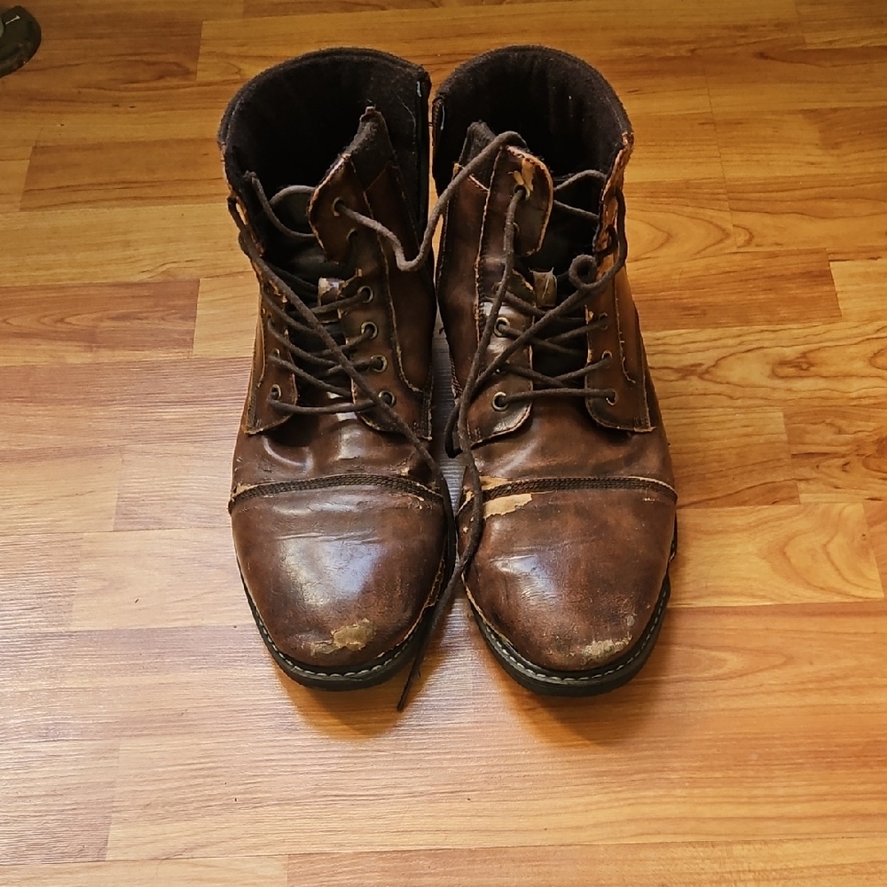 Classic Men's Brown Lace-Up Leather Boots